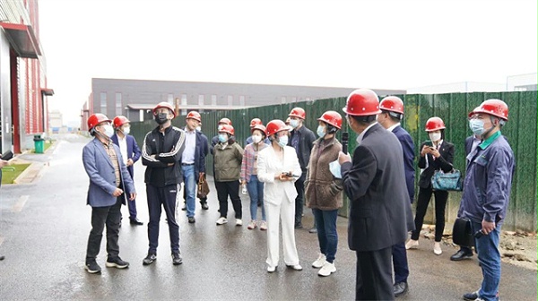 通威股份代表参观吉隆达有机微量元素工厂